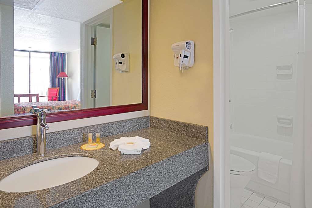 Days Inn & Suites By Wyndham Clermont Værelse billede